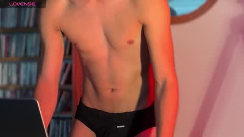 Snapshot of jim_dancer chatting on 10.08.25 jim_dancer online show from 10.08.25