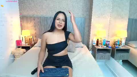 Jimena Salazar online show from 06.18.26