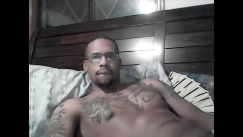 Snapshot of jimmytatto33 chatting on 01.18.25 jimmytatto33 online show from 01.18.25