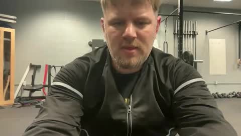 Snapshot of jitzgolfer chatting on 12.22.25 jitzgolfer online show from 12.22.25