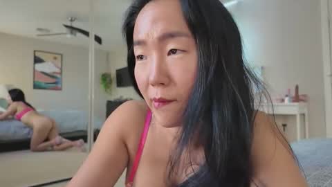 Snapshot of jiwon4u chatting on 12.13.25 Jiwon online show from 12.13.25