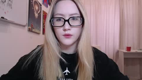 joan_kiss online show from 04.06.26