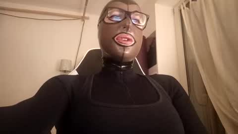 Snapshot of joanesxfree chatting on 02.14.25 The sweetest toy online show from 02.14.25