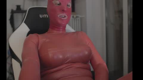 Snapshot of joanesxfree chatting on 09.29.25 The sweetest toy online show from 09.29.25