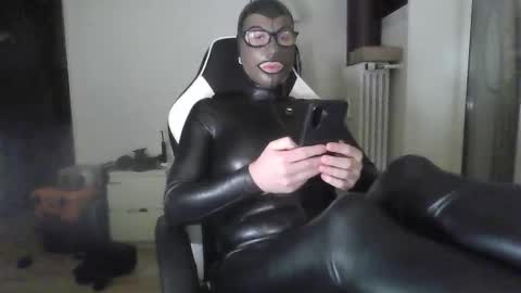 Snapshot of joanesxfree chatting on 10.17.25 The sweetest toy online show from 10.17.25