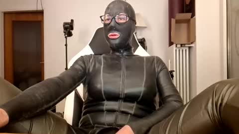 Snapshot of joanesxfree chatting on 01.05.26 The sweetest toy online show from 01.05.26