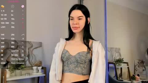 Snapshot of joanniecaughlin chatting on 12.21.25 Wendy online show from 12.21.25