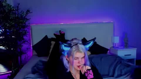 Snapshot of joannlowe chatting on 12.08.24 Joann online show from 12.08.24