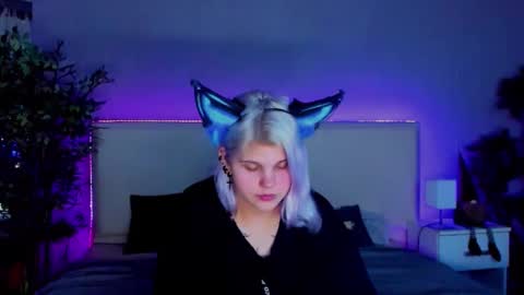 Snapshot of joannlowe chatting on 12.16.24 Joann online show from 12.16.24