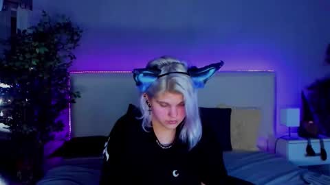 Snapshot of joannlowe chatting on 12.17.24 Joann online show from 12.17.24