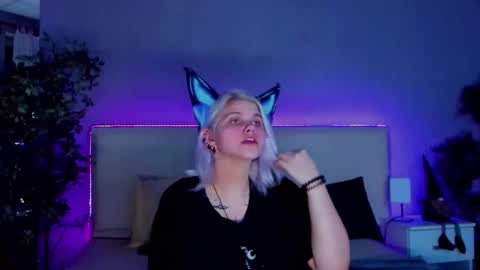 Snapshot of joannlowe chatting on 12.20.24 Joann online show from 12.20.24