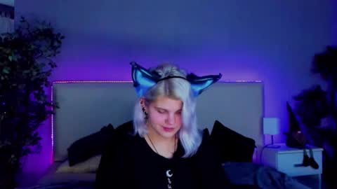 Snapshot of joannlowe chatting on 12.21.24 Joann online show from 12.21.24