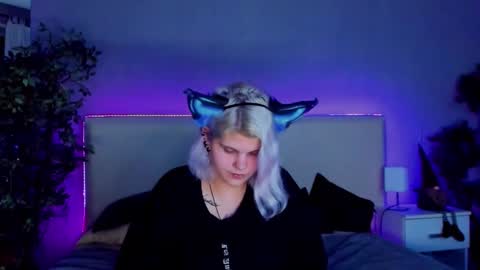 Snapshot of joannlowe chatting on 12.22.24 Joann online show from 12.22.24