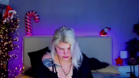 Snapshot of joannlowe chatting on 12.29.24 Joann online show from 12.29.24