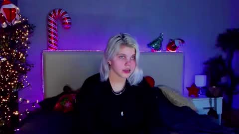 Snapshot of joannlowe chatting on 12.30.24 Joann online show from 12.30.24