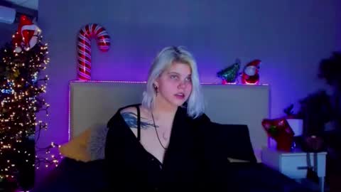 Snapshot of joannlowe chatting on 01.02.25 Joann online show from 01.02.25