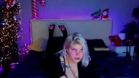 Snapshot of joannlowe chatting on 01.02.25 Joann online show from 01.02.25