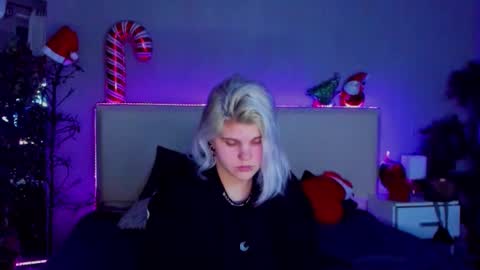 Snapshot of joannlowe chatting on 01.03.25 Joann online show from 01.03.25