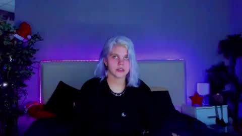 Snapshot of joannlowe chatting on 01.04.25 Joann online show from 01.04.25