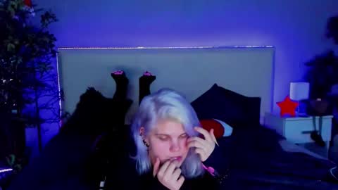 Snapshot of joannlowe chatting on 01.06.25 Joann online show from 01.06.25