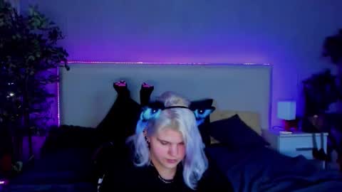 Snapshot of joannlowe chatting on 01.11.25 Joann online show from 01.11.25