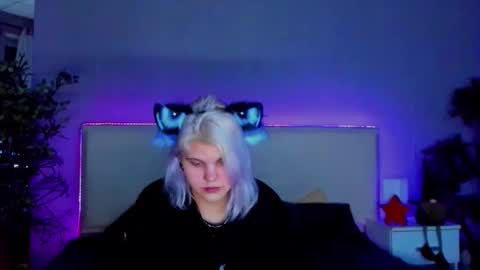 Snapshot of joannlowe chatting on 01.11.25 Joann online show from 01.11.25