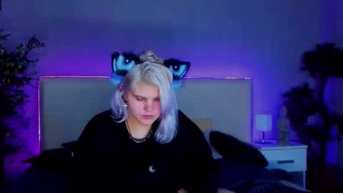 Snapshot of joannlowe chatting on 01.12.25 Joann online show from 01.12.25