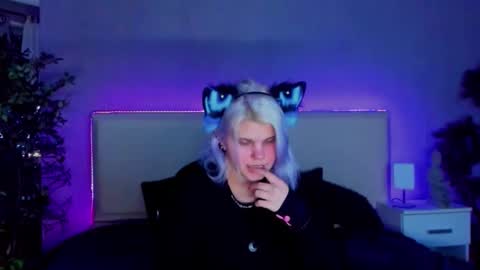 Snapshot of joannlowe chatting on 01.14.25 Joann online show from 01.14.25