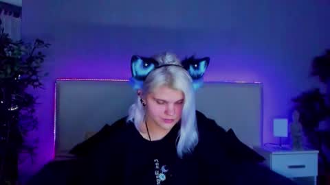 Snapshot of joannlowe chatting on 01.18.25 Joann online show from 01.18.25