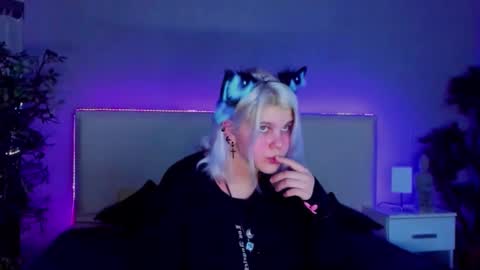 Snapshot of joannlowe chatting on 01.19.25 Joann online show from 01.19.25