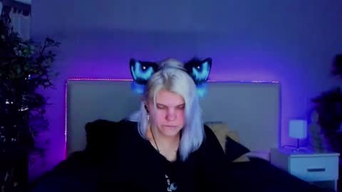 Snapshot of joannlowe chatting on 01.19.25 Joann online show from 01.19.25