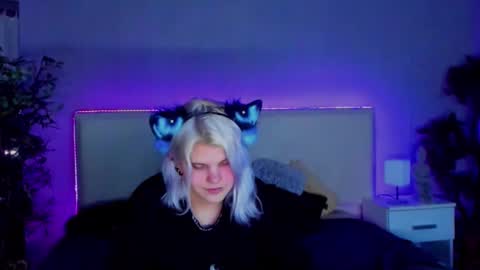 Snapshot of joannlowe chatting on 01.20.25 Joann online show from 01.20.25