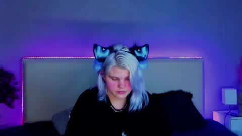 Snapshot of joannlowe chatting on 02.10.25 Joann online show from 02.10.25