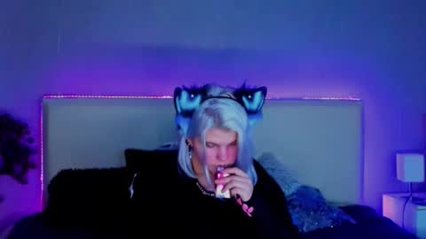 Snapshot of joannlowe chatting on 02.11.25 Joann online show from 02.11.25