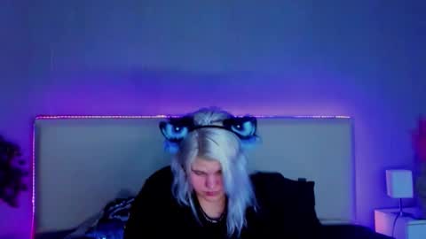 Snapshot of joannlowe chatting on 02.13.25 Joann online show from 02.13.25