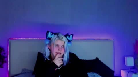 Snapshot of joannlowe chatting on 02.15.25 Joann online show from 02.15.25