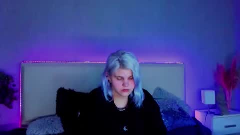 Snapshot of joannlowe chatting on 02.16.25 Joann online show from 02.16.25