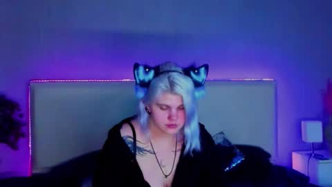 Snapshot of joannlowe chatting on 02.19.25 Joann online show from 02.19.25