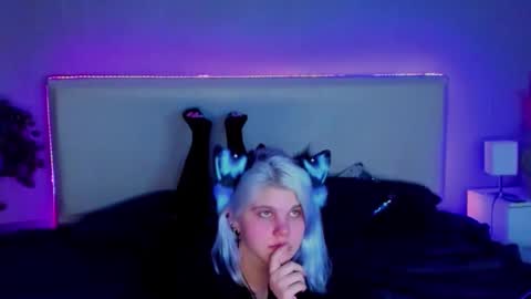 Snapshot of joannlowe chatting on 02.19.25 Joann online show from 02.19.25