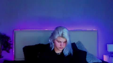 Snapshot of joannlowe chatting on 02.21.25 Joann online show from 02.21.25