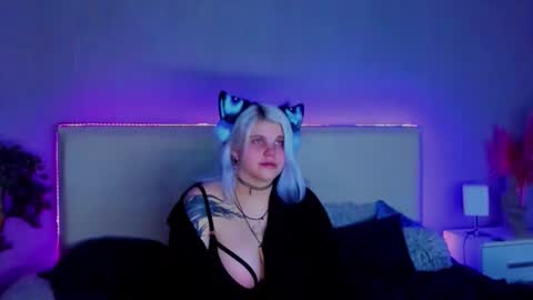 Snapshot of joannlowe chatting on 02.23.25 Joann online show from 02.23.25