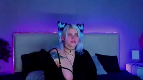 Snapshot of joannlowe chatting on 02.23.25 Joann online show from 02.23.25