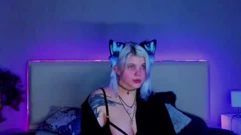 Snapshot of joannlowe chatting on 02.24.25 Joann online show from 02.24.25