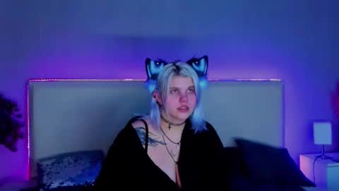 Snapshot of joannlowe chatting on 02.25.25 Joann online show from 02.25.25