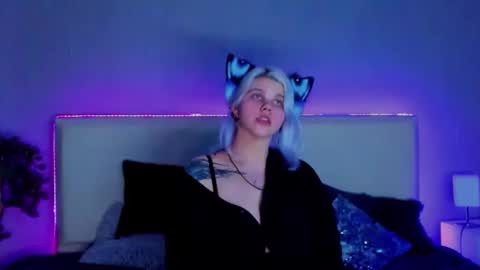 Snapshot of joannlowe chatting on 02.25.25 Joann online show from 02.25.25