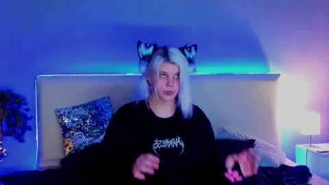 Snapshot of joannlowe chatting on 03.05.25 Joann online show from 03.05.25