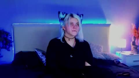 Snapshot of joannlowe chatting on 03.09.25 Joann online show from 03.09.25