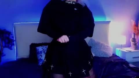 Snapshot of joannlowe chatting on 03.10.25 Joann online show from 03.10.25