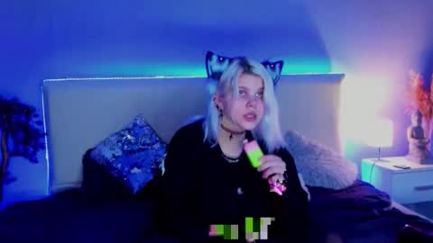 Snapshot of joannlowe chatting on 03.10.25 Joann online show from 03.10.25