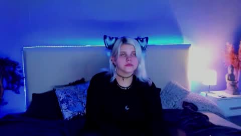 Snapshot of joannlowe chatting on 03.11.25 Joann online show from 03.11.25